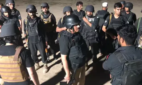 पुलिस ट्रेनिंग स्कूल पर फायरिंग, 3 पुलिसकर्मियों की मौत; छह आतंकी भी ढेर