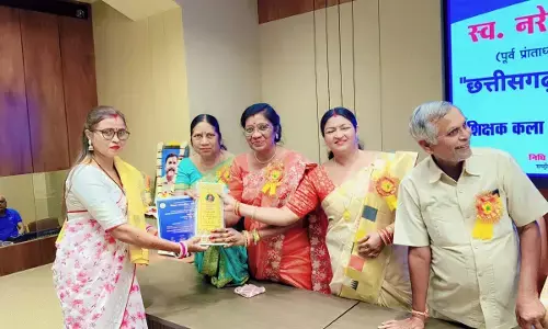 रजक दंपत्ति राज्य अलंकरण से सम्मानित : शिक्षक दंपत्ति को शिक्षा के क्षेत्र में उत्कृष्ट सेवा के लिए दिया गया सम्मान