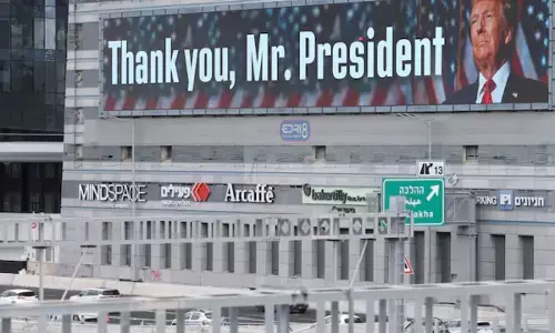 गाजा में बंदियों की रिहाई शुरू, तेल अवीव में जगह- जगह लगे Thank You President के पोस्टर