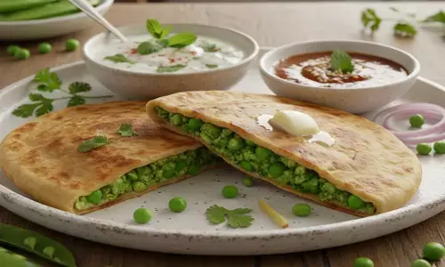 how to make matar paratha recipe in hindi
