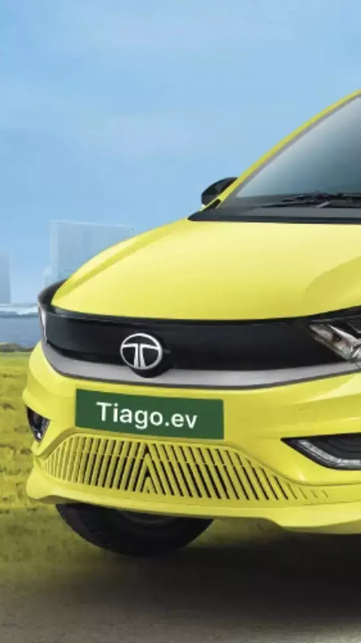 टाटा टियागो EV पर ग्राहकों को मिल रहा है तगड़ा ऑफर, देखें