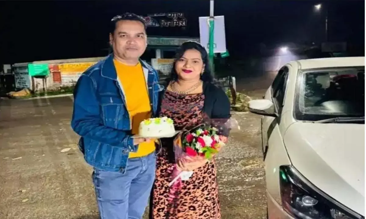 हाईकोर्ट ने जताई नाराजगी : मंत्री के निज सचिव की पत्नी ने सड़क पर काटा था केक