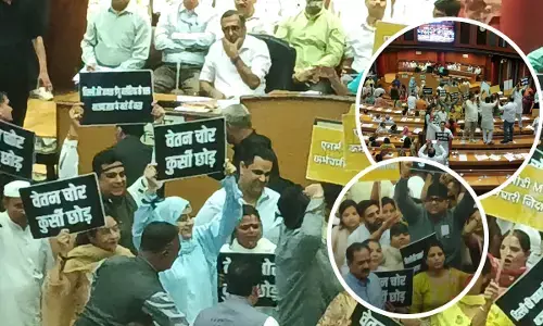 Uproar in Delhi Municipal Corporation House