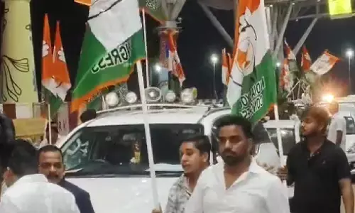 रायपुर पहुंचे उदय भानु चिब : एयरपोर्ट पर कार्यकर्ताओं ने किया भव्य स्वागत, बोले- बीजेपी कर रही जनता का शोषण