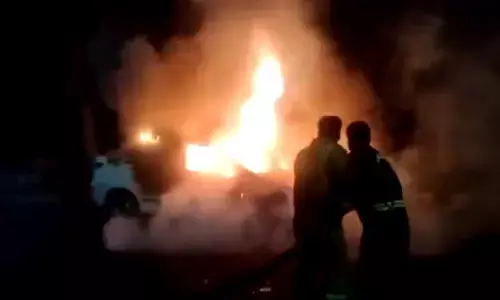 Noida Car Fire