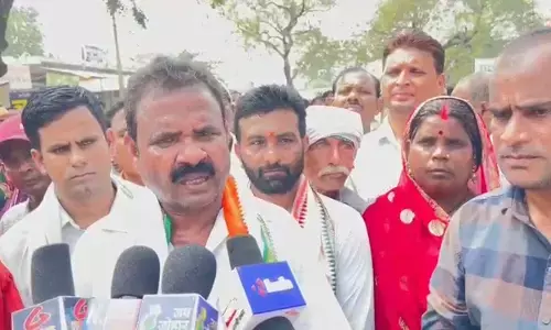 भूमि अधिग्रहण के खिलाफ पैदल मार्च