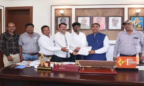 संयुक्त संचालक की शिकायत : मंत्री से मिला शिक्षक कल्याण संघ, ट्रांसफर कराने की रखी मांग