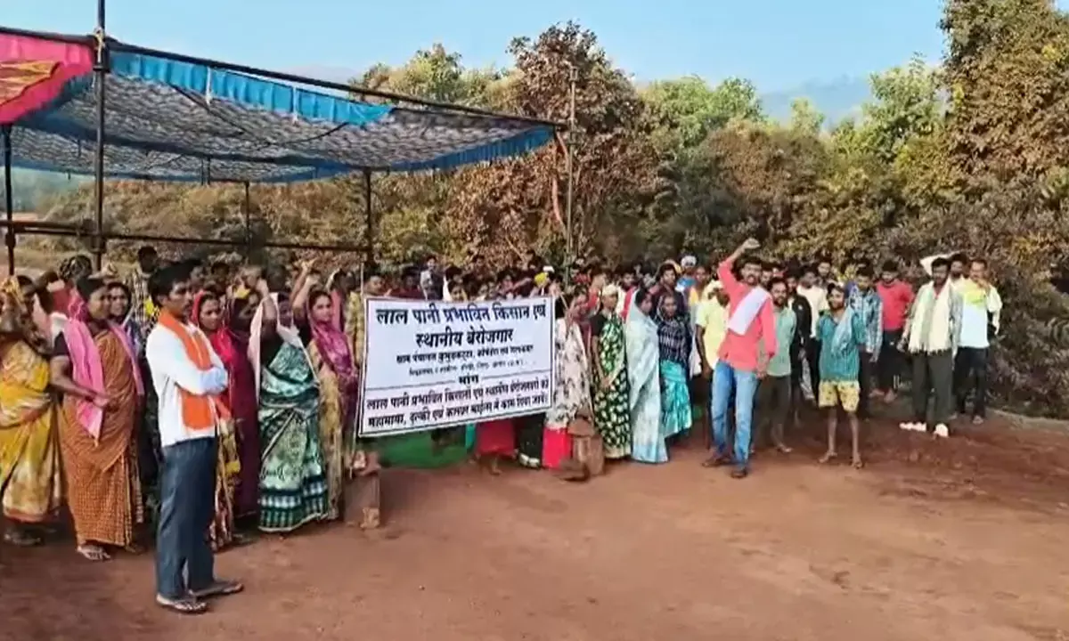 लाल पानी प्रभावितों ने किया चक्का जाम