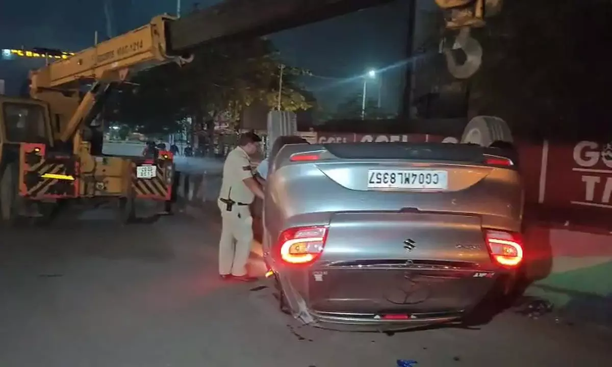 देर रात ट्रैफिक सिपाही को कार से घसीटा, टूट गई टांग देर रात ट्रैफिक सिपाही को कार से घसीटा, टूट गई टांग