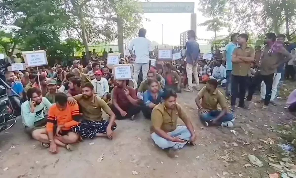 राजधानी में हड़ताल पर सफाईकर्मी