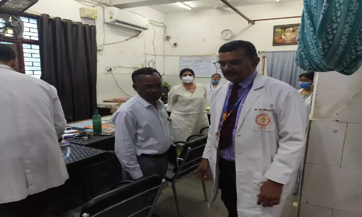 सिम्स पहुंचे डायरेक्टर हेल्थ एजुकेशन : अस्पताल का निरीक्षण कर लिया व्यवस्थाओं का जायजा, दिए आवश्यक दिशा- निर्देश