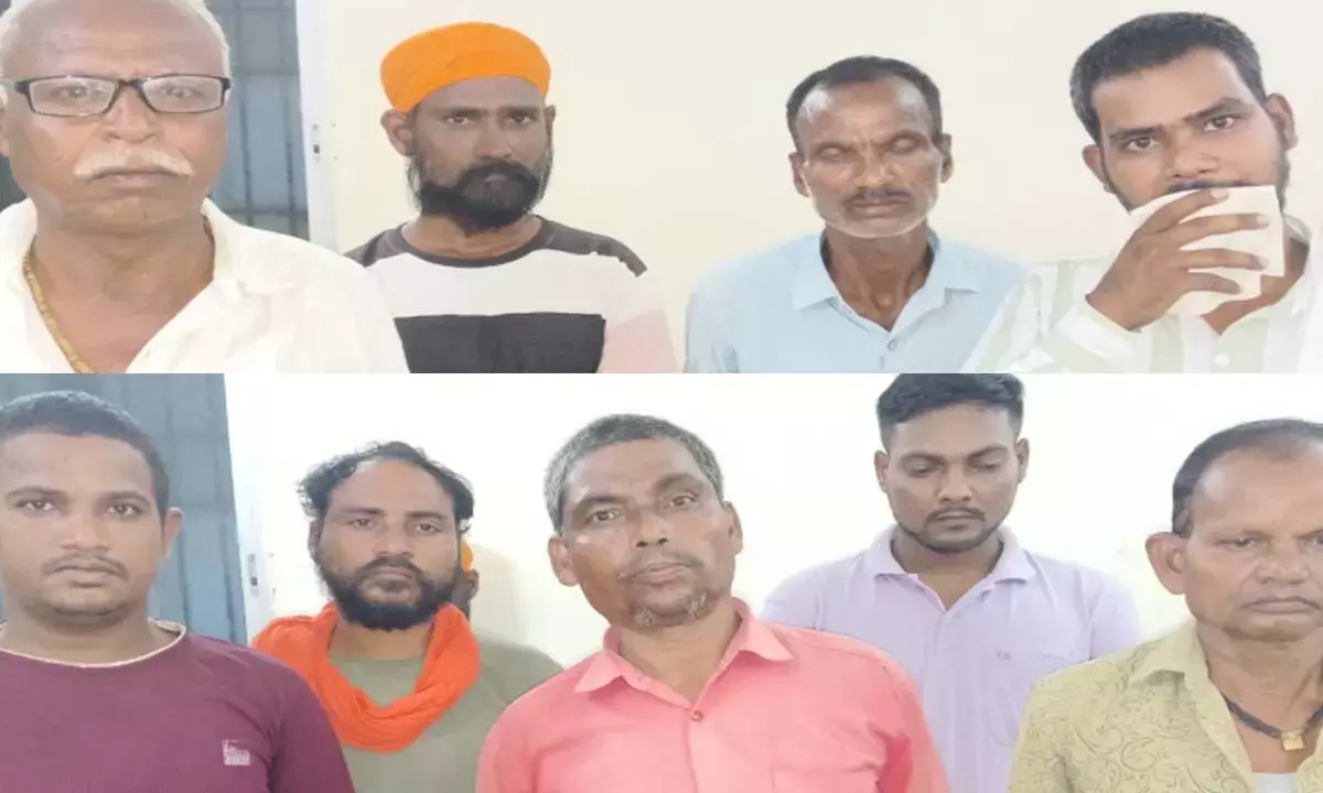 तीन ठिकानों पर मारी रेड, 17 जुआरियों से लाखों रुपये, मोटरसाइकिलें जब्त