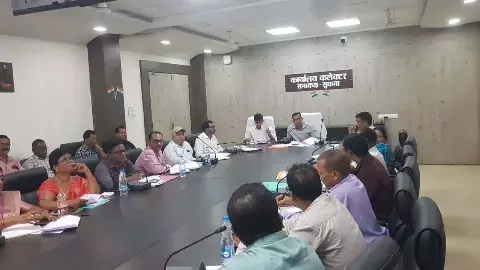 कलेक्टर देवेश कुमार ध्रुव कलेक्टर देवेश कुमार ध्रुव