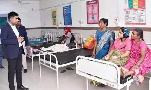 जिला हास्पिटल पहुंचे कलेक्टर
