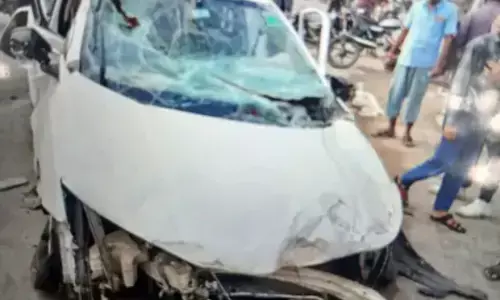 तेज रफ्तार कार पलटी, 11वीं के छात्र की मौत, 5 दोस्त घायल तेज रफ्तार कार पलटी, 11वीं के छात्र की मौत, 5 दोस्त घायल