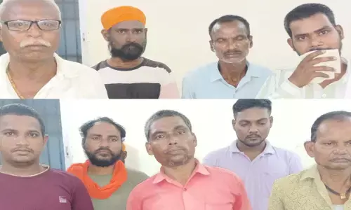 तीन ठिकानों पर मारी रेड, 17 जुआरियों से लाखों रुपये, मोटरसाइकिलें जब्त