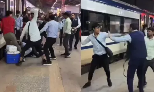 Nizamuddin Railway Station Viral Video
