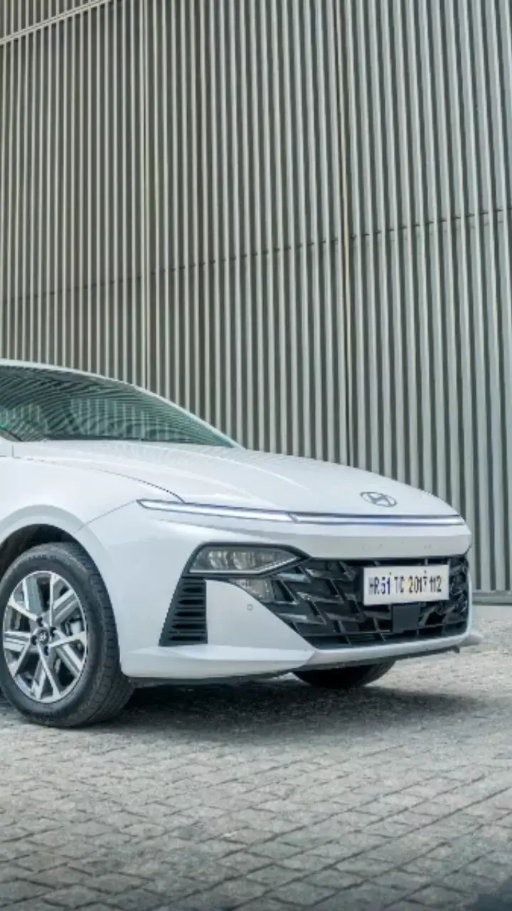 हुंडई वरना पर दिवाली ऑफर में मिल रही 55,000 की भारी छूट, देखें डिटेल्स