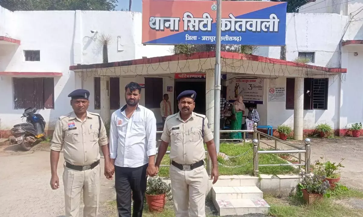 फर्जी लिंक भेजकर ठगे 2 लाख 35 हजार, चेन्नई से पकड़ा गया आरोपी फर्जी लिंक भेजकर ठगे 2 लाख 35 हजार, चेन्नई से पकड़ा गया आरोपी