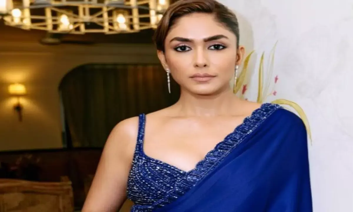 छोटी दिवाली पर पहनें मृणाल की ये खूबसूरत साड़ी, देखिए उनका पूरा लुक