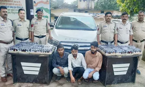 प्रतिबंधित कफ सिरप की तस्करी