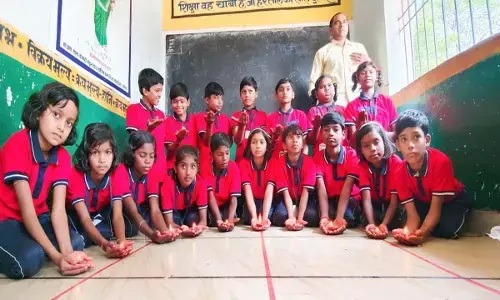 स्कूलों में दीपावली उत्सव: विद्यार्थियों ने बनाई रंगोली, सजाए दीये , शिक्षकों ने की सराहना