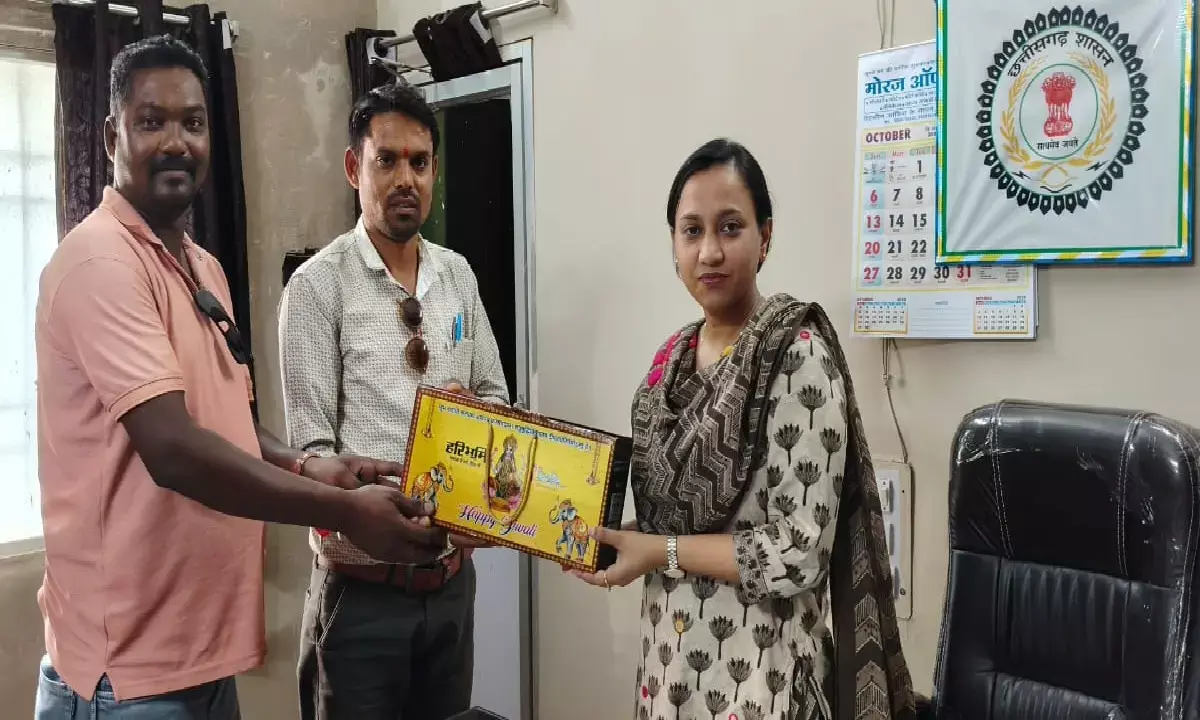 हरिभूमि परिवार की ओर से दीपावली की सौजन्य भेंट : जनप्रतिनिधियों, अधिकारियों, व्यापारियों और गणमान्य नागरिकों को दी गई शुभकामनाएं