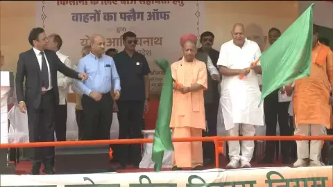 लखनऊ से रवाना हुई राहत की खेप-यूपी की तरफ से पंजाब को एक हज़ार क्विंटल बीज की सहायता