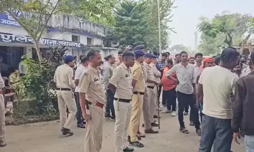 ग्रामीणों ने जमकर मचाया बवाल