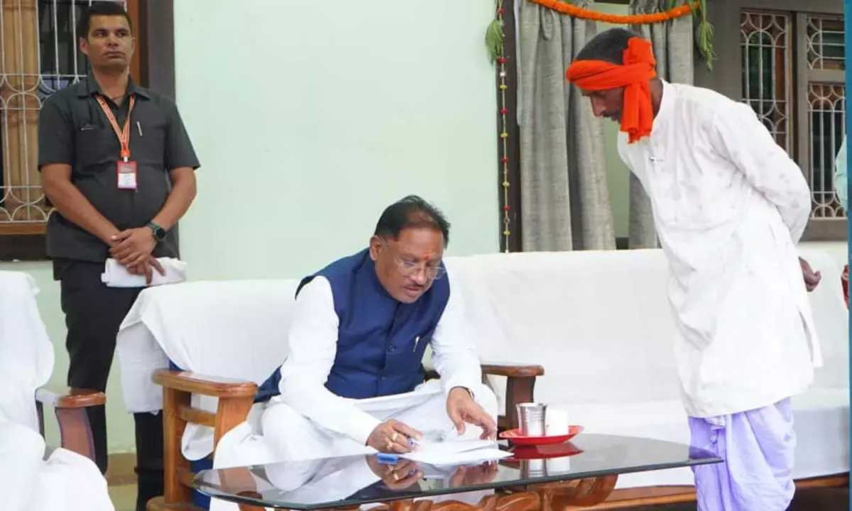 सीएम साय ने सुनी जनता की समस्याएं सीएम साय ने सुनी जनता की समस्याएं