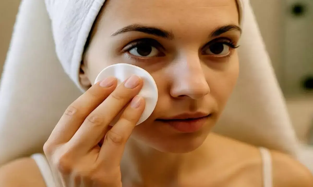 मेकअप हटाने का आसान तरीका