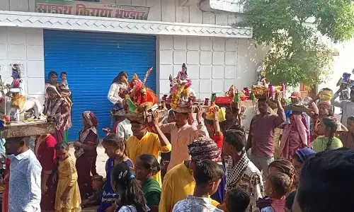 पारंपरिक नृत्य-गीत के साथ शान से निकली भगवान शिव की बारात