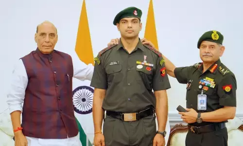ओलिंपिक गोल्ड मेडलिस्ट नीरज चोपड़ा बने लेफ्टिनेंट कर्नल, रक्षा मंत्री राजनाथ सिंह ने दिया मानद सम्मान
