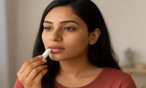 होंठ की केयर करना