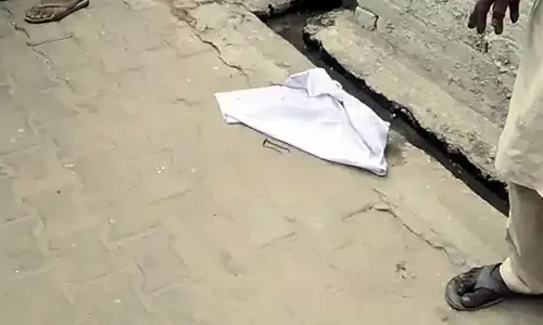 गांव चांदपुरा की गली में पड़ा मिला नवजात बच्ची का शव, सनसनी