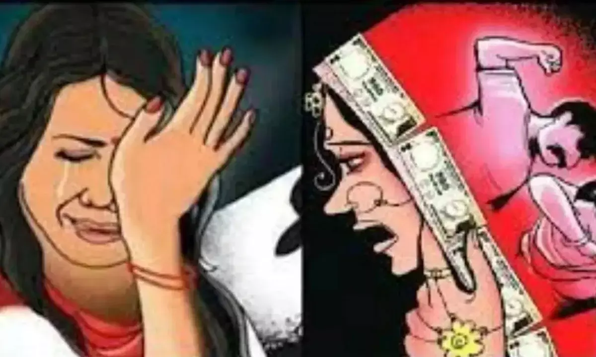 तहसीलदार पर लगे दहेज़ प्रताड़ना के आरोप