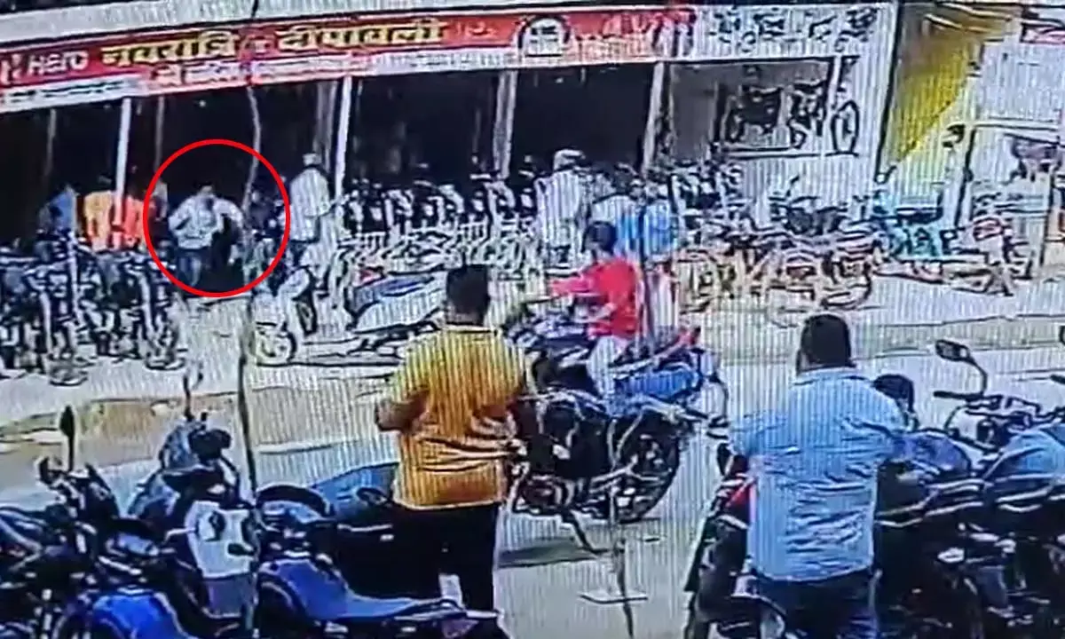 पैसे के लेन-देन को लेकर भिड़े संचालक और ग्राहक, जमकर हुई मारपीट