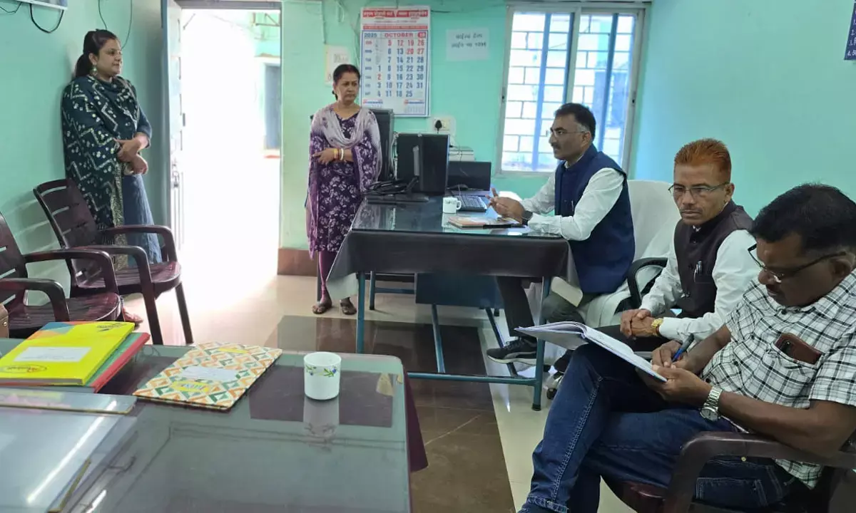 निरिक्षण करते हुए बाल कल्याण समिति के सदस्य निरिक्षण करते हुए बाल कल्याण समिति के सदस्य