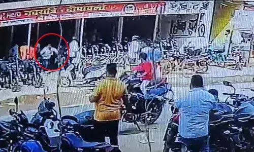 पैसे के लेन-देन को लेकर भिड़े संचालक और ग्राहक, जमकर हुई मारपीट