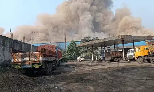 NRVS प्लांट में ब्लास्ट फर्नेस फटा, आसमान की ओर उठा काले धुएं का गुबार