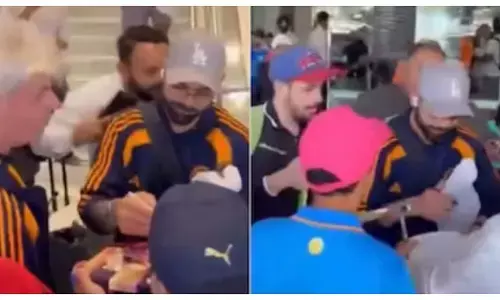 Virat Kohli Mobbed At Sydney Airport