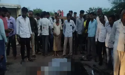 नवापारा-राजिम में फिर हादसा : दो बाइक आपस में टकराई, मौके पर एक की मौत और चार हुए घायल