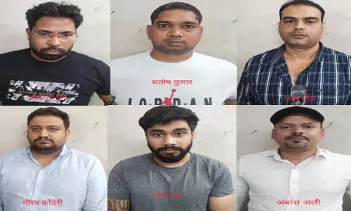 दो जगहों पर पुलिस की रेड में 6 आरोपी गिरफ्तार, आपत्तिजनक सामग्री भी जब्त