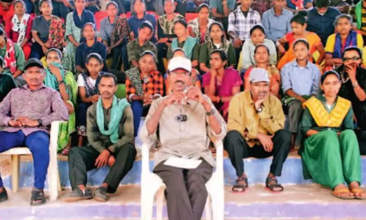 सरेंडर के बाद नक्सली लीडर रूपेश का सन्देश : बोले - हम गद्दार नहीं, सशस्त्र संघर्ष छोड़ना पार्टी का निर्णय था सरेंडर के बाद नक्सली लीडर रूपेश का सन्देश : बोले - हम गद्दार नहीं, सशस्त्र संघर्ष छोड़ना पार्टी का निर्णय था