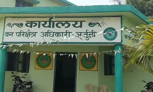 करंट में उलझ कर गर्भ में पल रहे बच्चे की भी मौत, वनरक्षक निलंबित