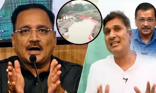 PM Modi holy dip in Yamuna on Chhath Puja PM Modi holy dip in Yamuna on Chhath Puja