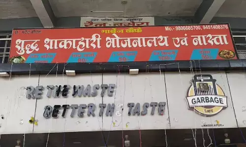 गार्बेज कैफे पर सियासत : पीएम मोदी के सराहना करते ही भाजपा- कांग्रेस में मची श्रेय लेने की होड़