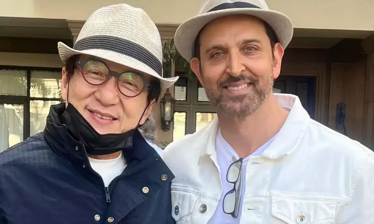 ऋतिक रोशन और जैकी चैन की मुलाकात की तस्वीरें इंटरनेंट पर वायरल हो रही हैं।