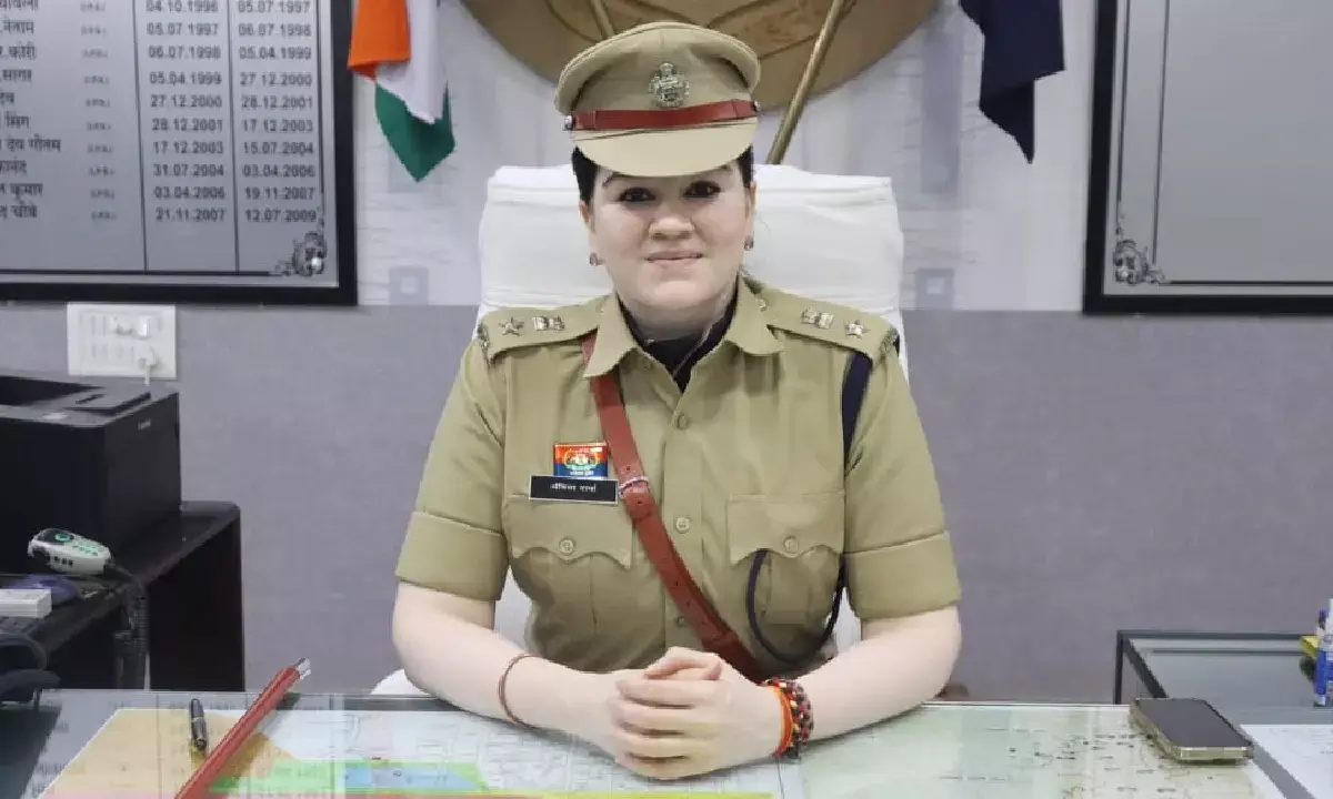 अंकिता शर्मा ने संभाला पदभार : राजनांदगांव एसपी आफिस में दी गई सलामी, अधिकारियों से ली जानकारी