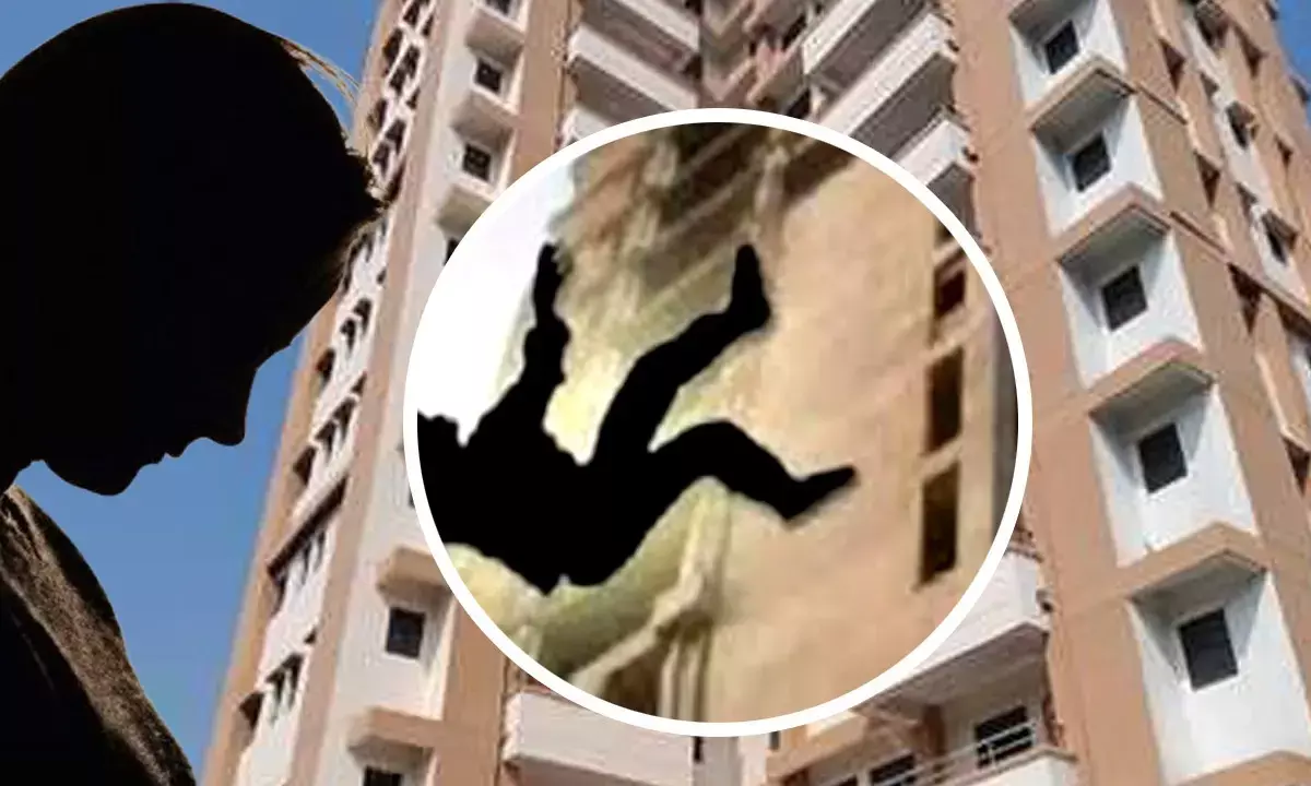 Woman falls from 23rd floor in Ghaziabad